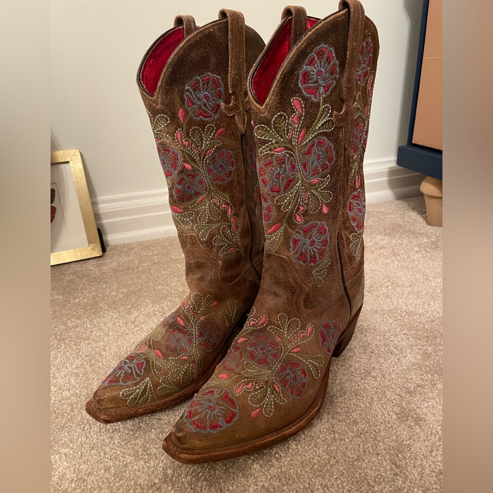 AUTHENTIC COWBOY BOOTS Macie Bean floral embroidered vintage cowboy boots